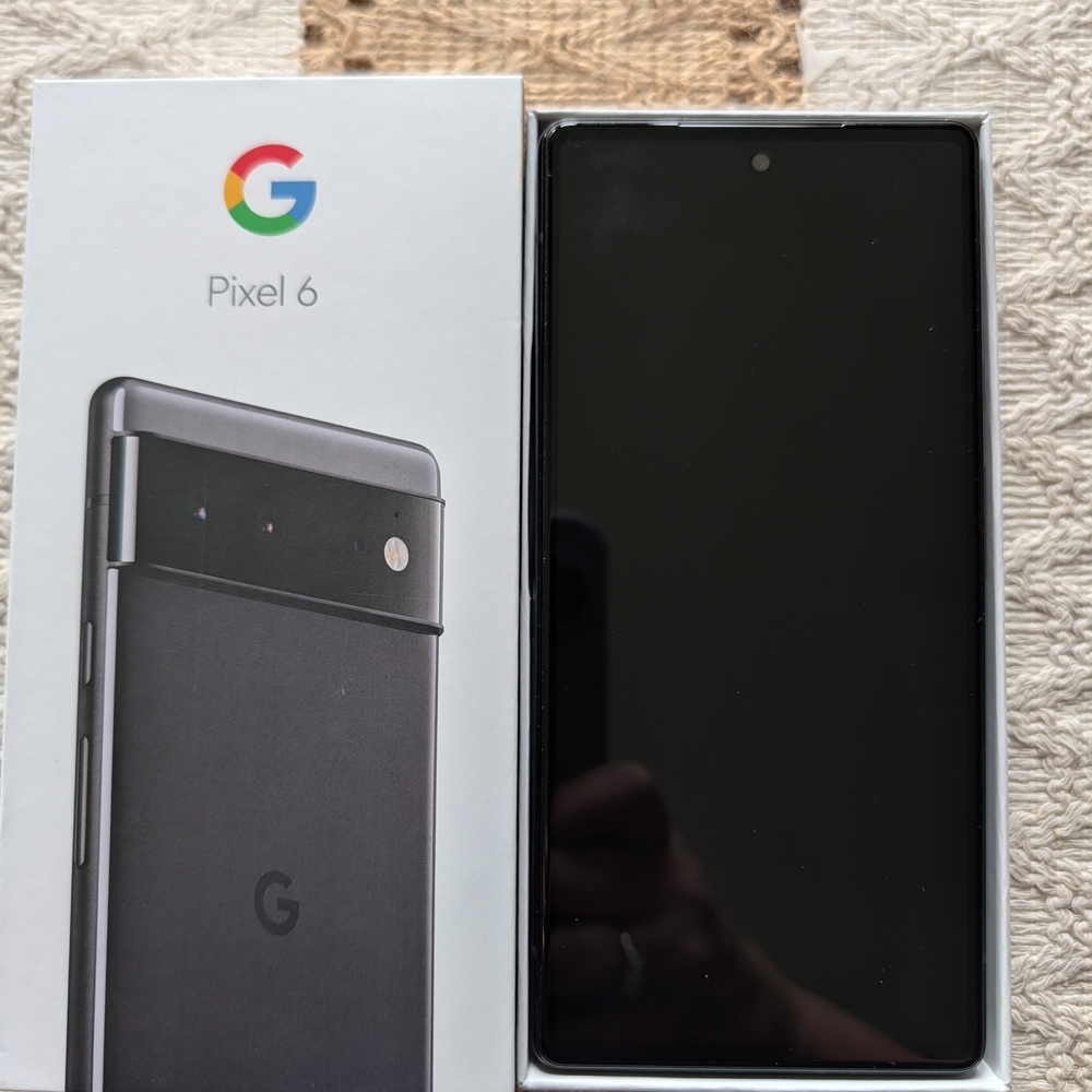 Google Pixel 6 Smartphone in Black